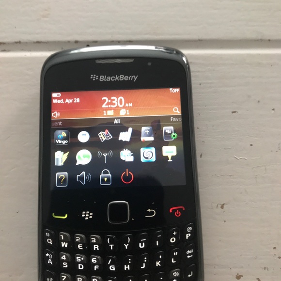 Blackberry Torch 9800. Unlocked 8/10 - Picture 3 of 10